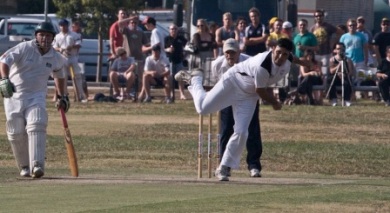 Amit Chaudhary (bowling) and Glen Courts Bushfire04-Amit-Buddha 390pix